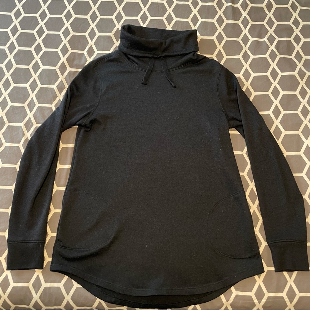 Women’s XS Old Navy Active Long Sleeve Turtleneck in Black